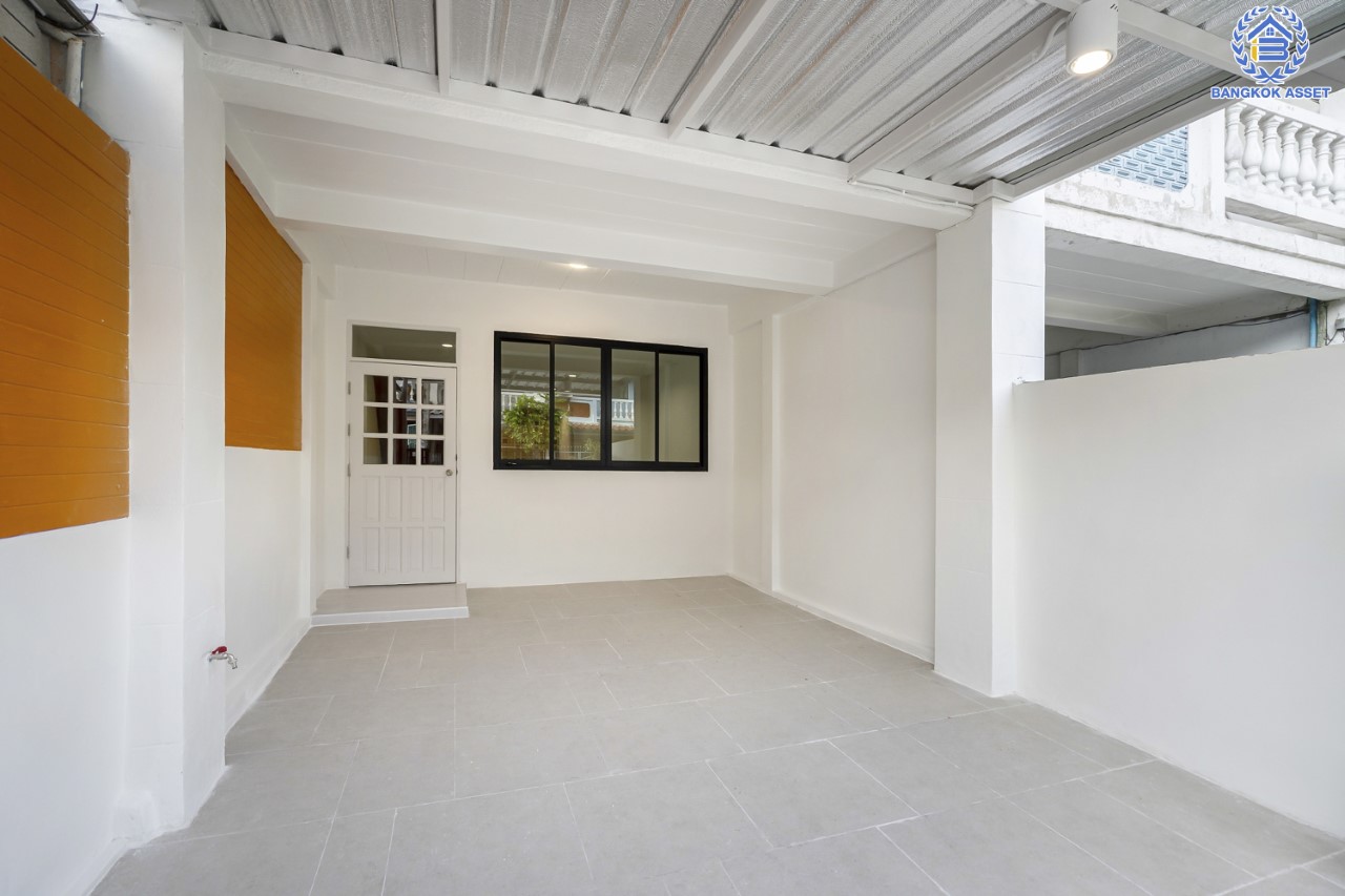 บ้านมือสองตกแต่งใหม่ ม.เรวดี3 ติวานนท์-เลี่ยงเมืองนนท์ฯ ทาวน์เฮ้าส์ตกแต่งพร้อมอยู่ เนื้อที่ 17 ตร.ว. ฟังก์ชัน 2 ห้องนอน 2 ห้องน้ำ 1 ที่จอดรถ พร้อม Living Area ชั้นสองกว้าง บนทำเลโซนเมือง! เข้า-ออกได้หลายเส้นทาง ถ.รัตนาธิเบศร์, ถ.ติวานนท์ และเลี่ยงเมืองนนท์ฯ ใกล้เซ็นทรัลรัตนาธิเบศร์ และรถไฟฟ้าสายสีม่วง ทั้ง "สถานีกระทรวงสาธารณสุข" และ "สถานีศูนย์ราชการนนทบุรี"